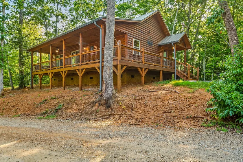 The Tipsy Elk Cabin • Modern Comfort - Image 1