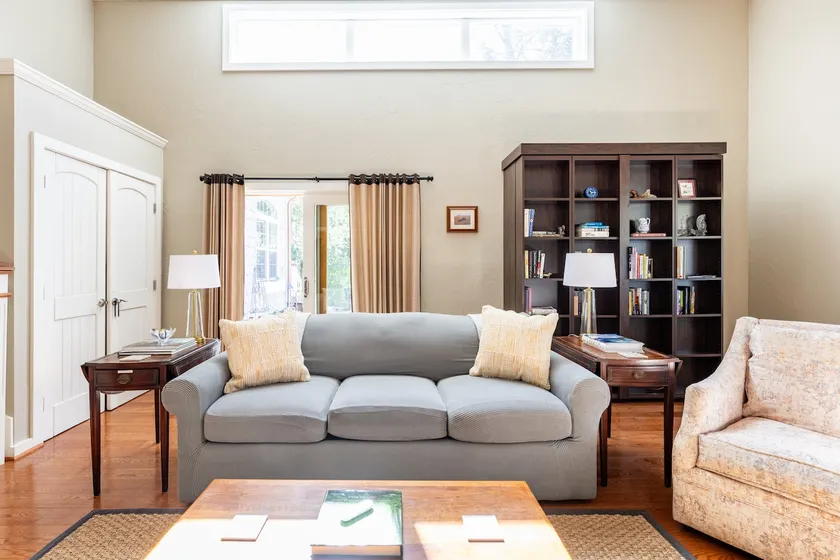 King Suite in Highlands Close to town - Image 1