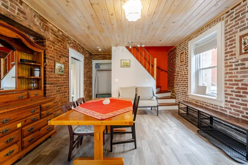 Adorable 1 bedroom duplex apartment, own entrance - Image 1
