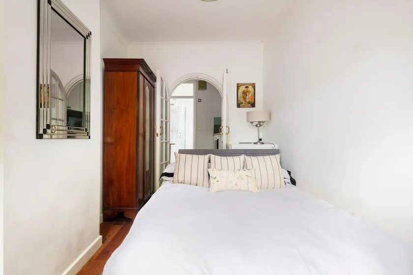 The Annex, a lovely studio apartment with queen sized bed, separate kitchen, shower room, own outdoor space and free off street parking. - Image 1