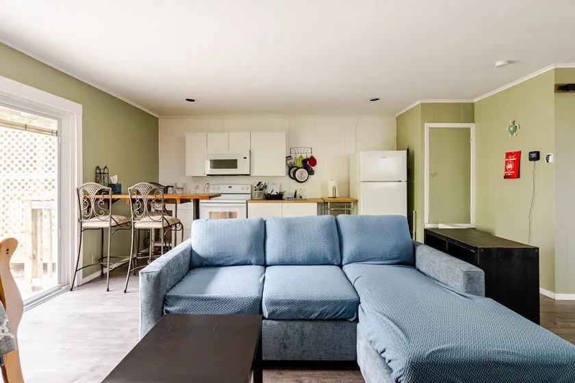 Guesthouse 3 blocks from the beach with on-site parking and walking distance to Strand - Image 1