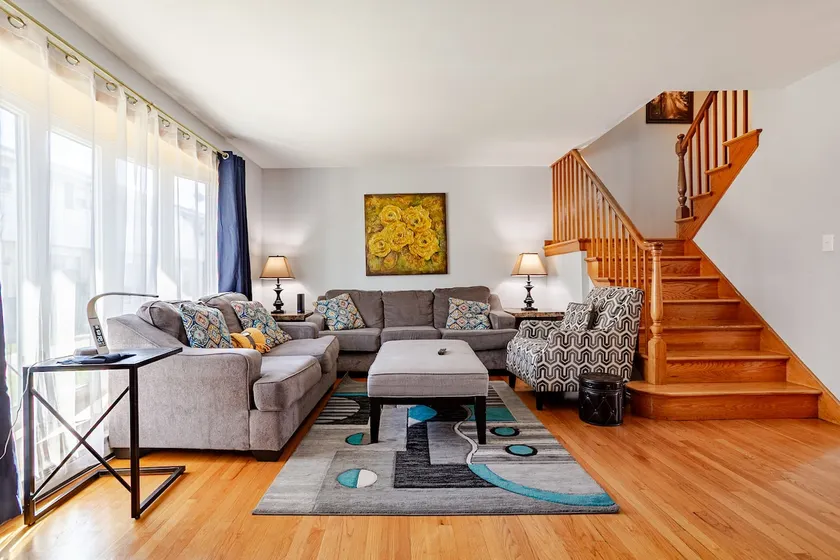 Cheerful & Spacious 3BR Getaway, free parking. - Image 1