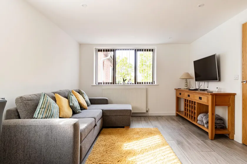 1 bedroom self contained separate Annexe in Exeter - Image 1
