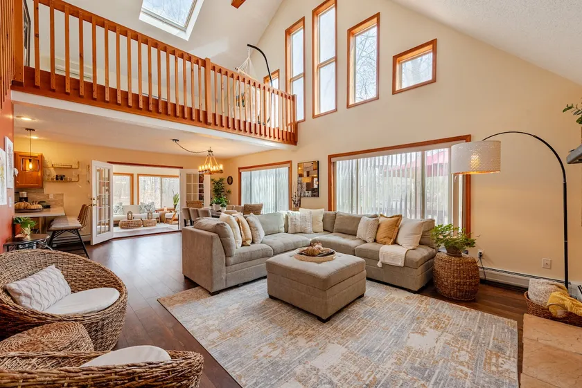 Countryside Pocono Cabin In Lake/Pool Community. - Image 1