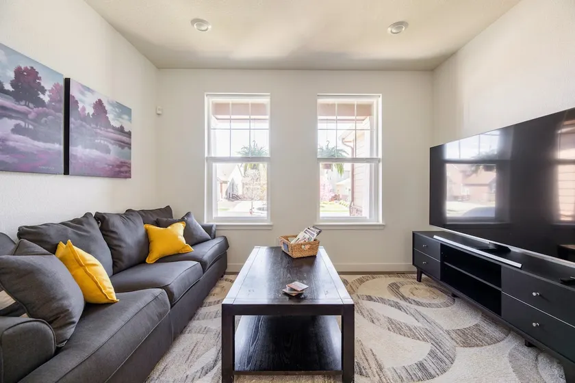 Entire Guest Suite in newer Longmont Home - Image 1