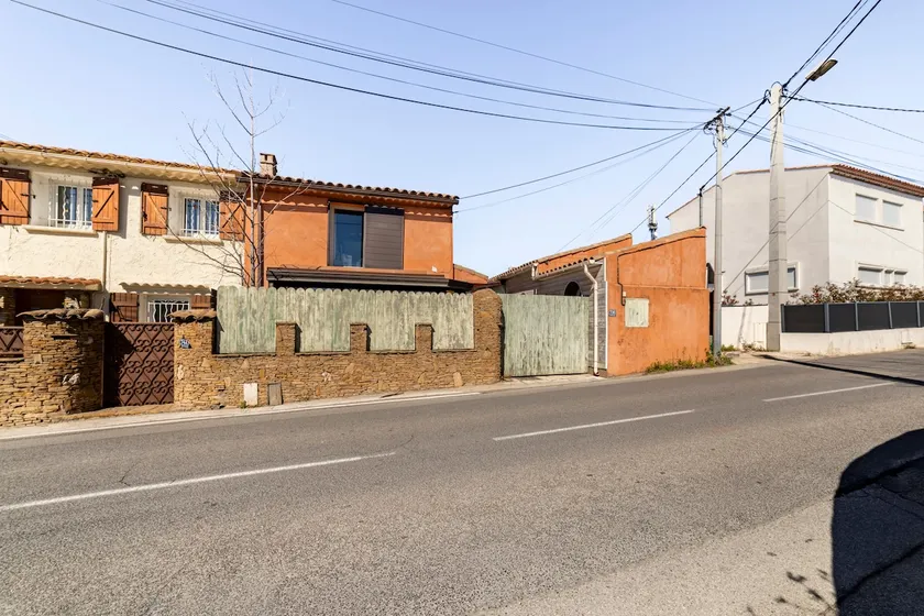 10 minutes from the beach and the village, Atypical 2 bedroom - Image 1