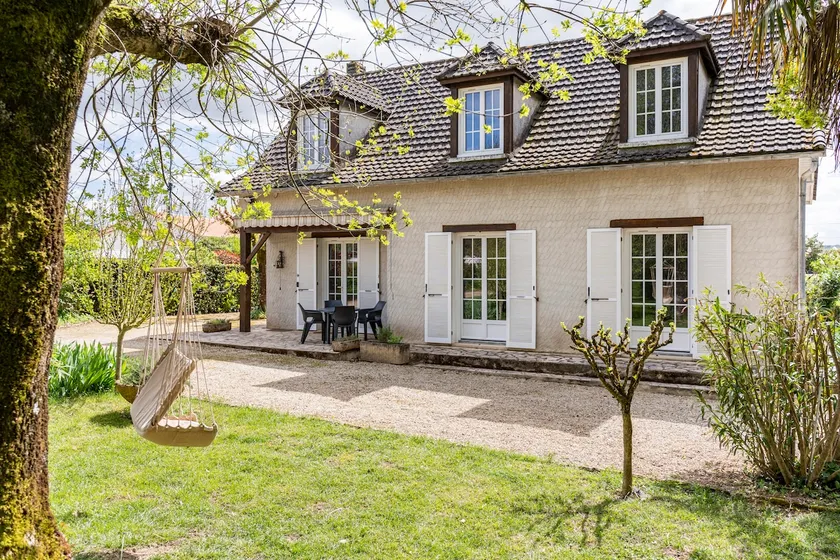 Elvire's Gîte with private hot tub and wooded park - Image 1