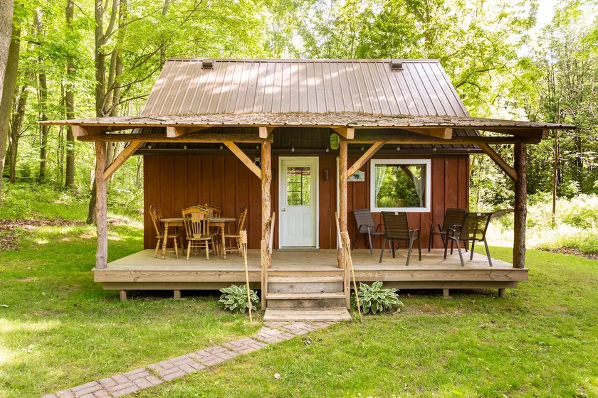 Livingston cabin - Image 1