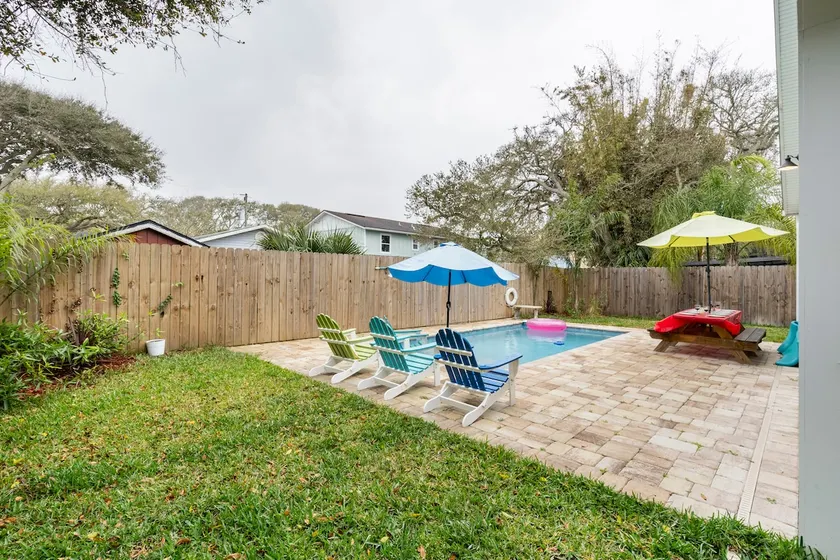 Sand Pail Beach Cottage 3/2.5 +loft & heated pool - Image 1