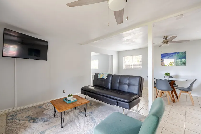 Convenient Island Stay Near Airport and Beaches - Image 1