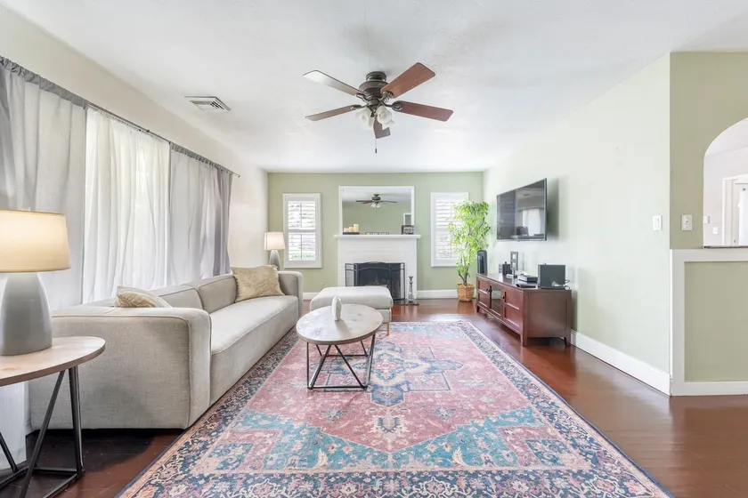 Newly Remodeled!!! Destination Downtown Lodi Cabana - Image 1