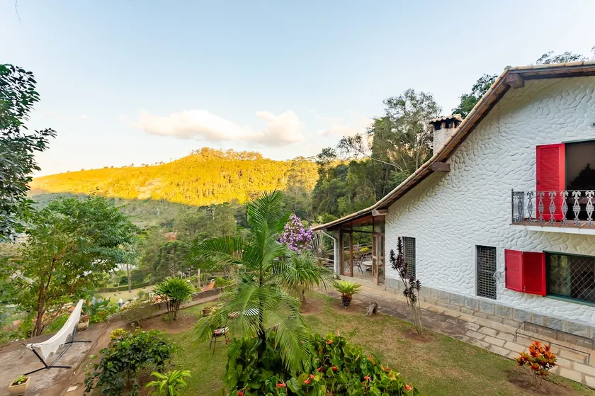 Spacious house in the mountains with spectacular views - Image 1