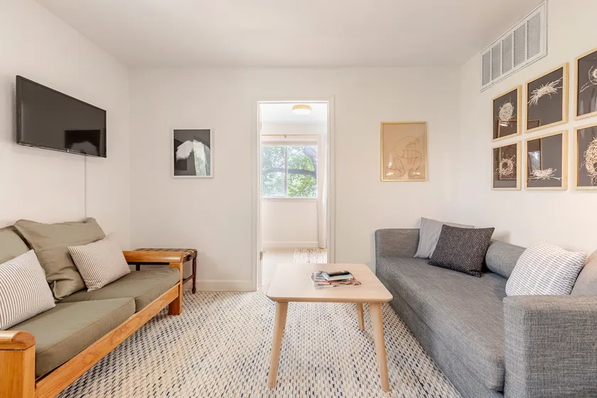 Quiet, bright corner unit with covered parking - Image 1