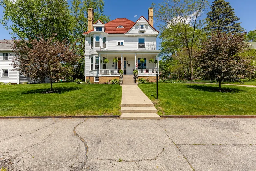The Eagle’s Nest | Historic Riverfront Retreat - Image 1