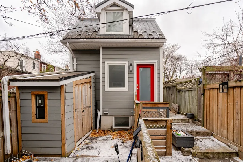 2 bedroom house in great area near subway - Image 1