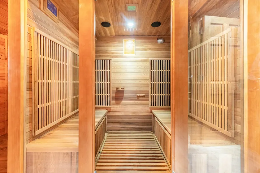 Sauna game rm hot tub 65” TV AC - Image 1
