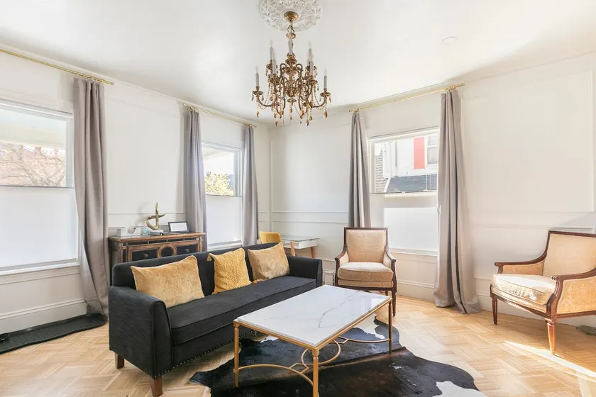 Contemporary Apartment in Beautiful Historic Home - Image 1