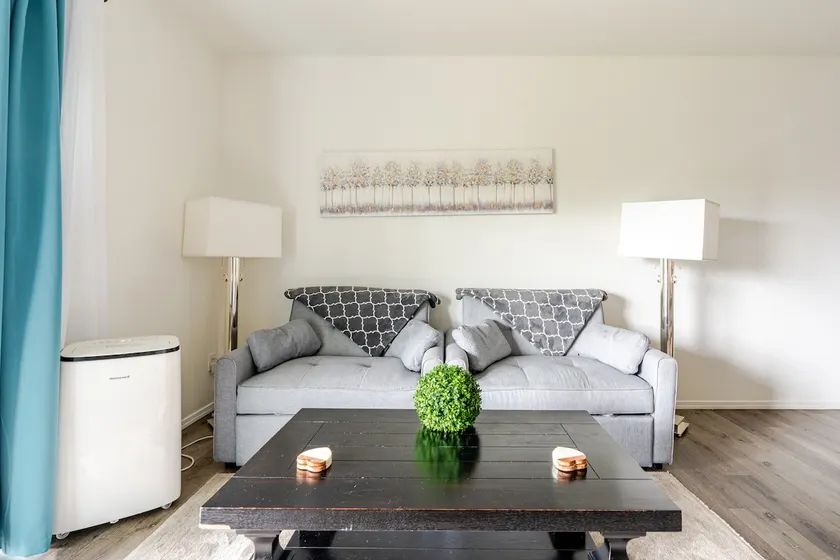 #203 New Modern 2 bdr Condo, Free Parking! - Image 1