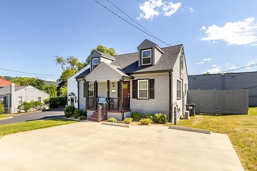 Altavista House - Renovated, Charming, & Walkable - Image 1