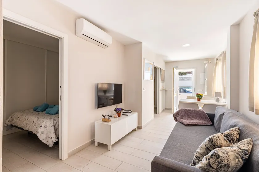 SEA FRONT 93 - Image 1