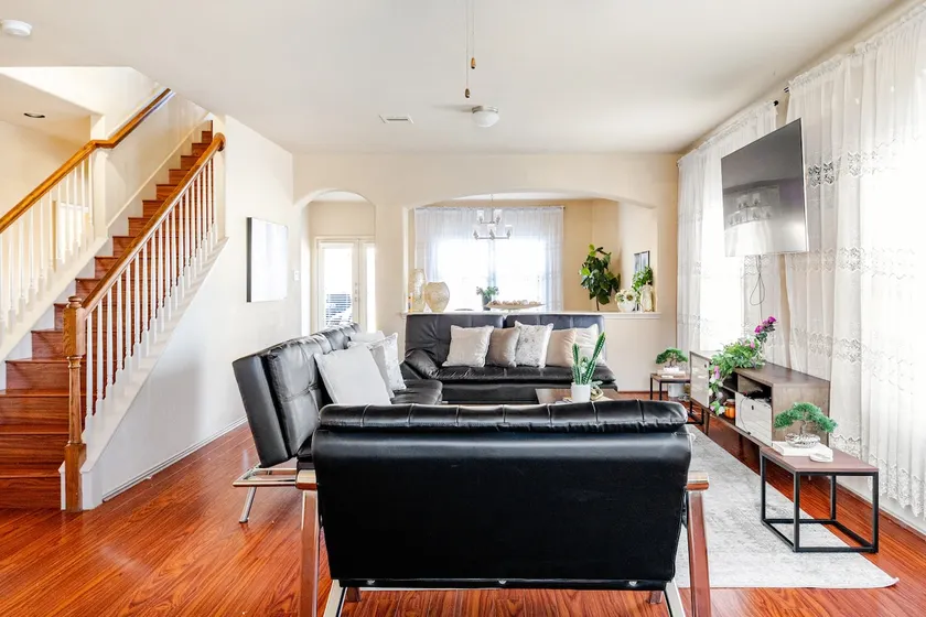 Cheerful 5 - Bedrooms Entire Residential Home - Image 1