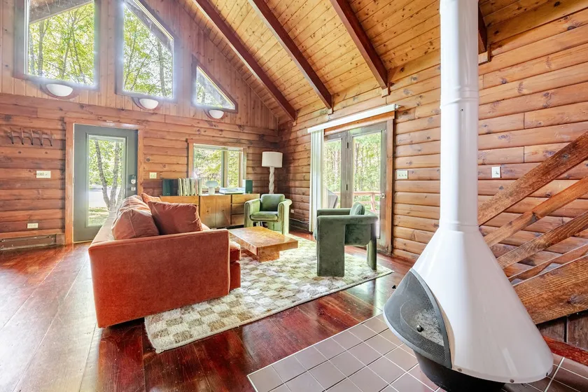 Cool Cozy Cabin by the Lake - Image 1