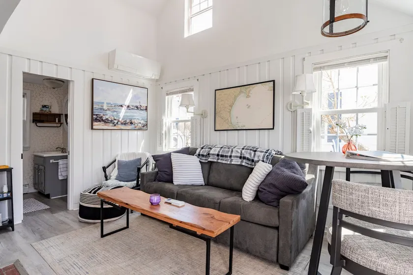Cheerful 1 Bedroom Cottage Steps From The Ocean - Image 1