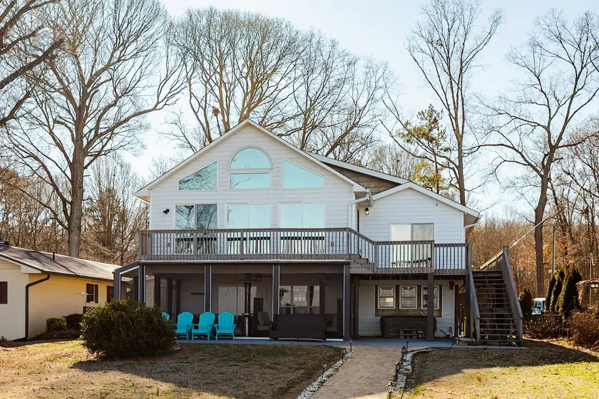 Lakefront Retreat Water Views Deck Dock - Image 1