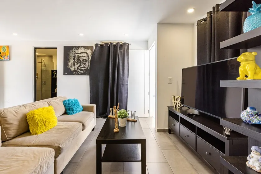 Place 2 place. Prívate house with swimming-pool - Image 1