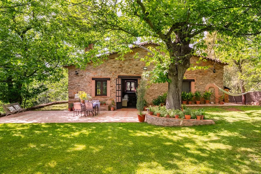 Comfortable restored stone house - Image 1