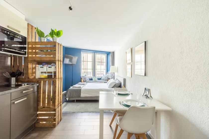 Stylish & Cozy Central Studio Ideal for Long Stays - Image 1