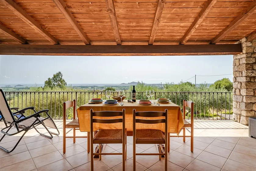 House with garden and beautiful sea view - Image 1