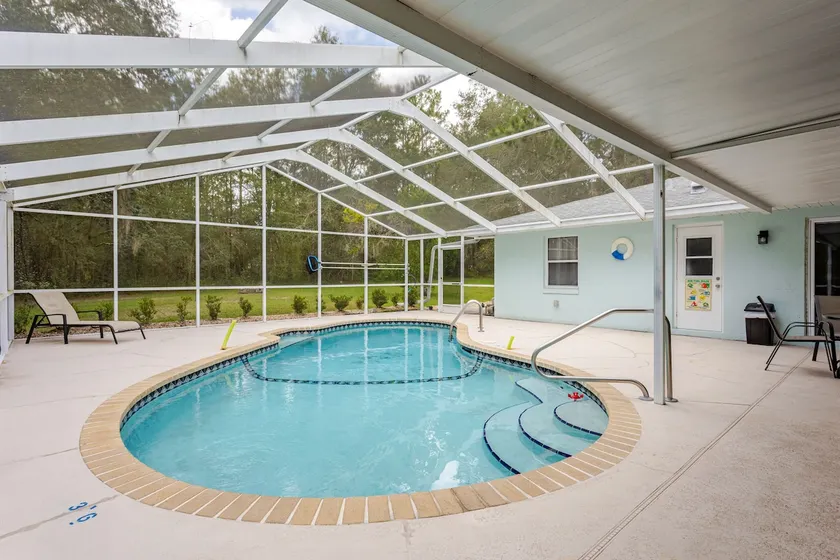 Pool house 4/2 - Image 1