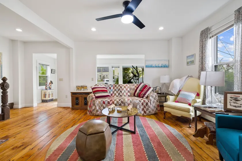 Short walk to town Sleeps 11 - Charming Remodeled - Image 1