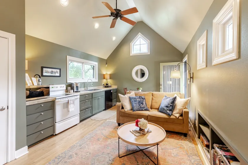 Secluded Studio @ Zilker - King Bed, Bright & Airy - Image 1