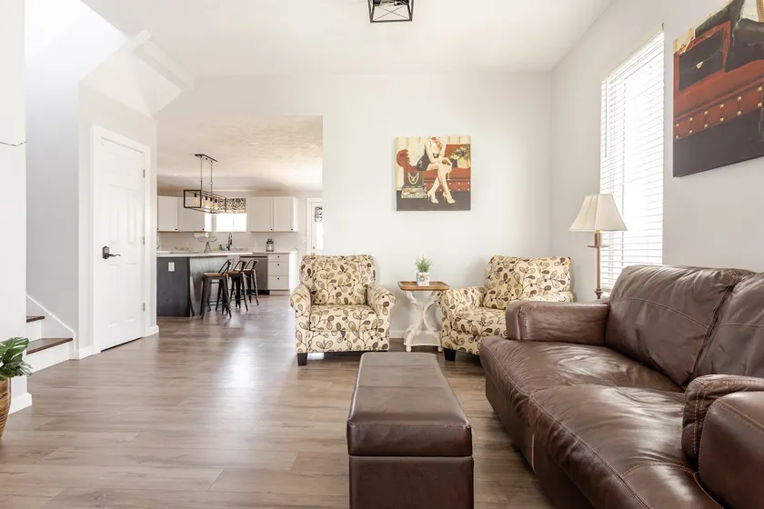 Amazing spacious balcony home in Fountain Square. - Image 1
