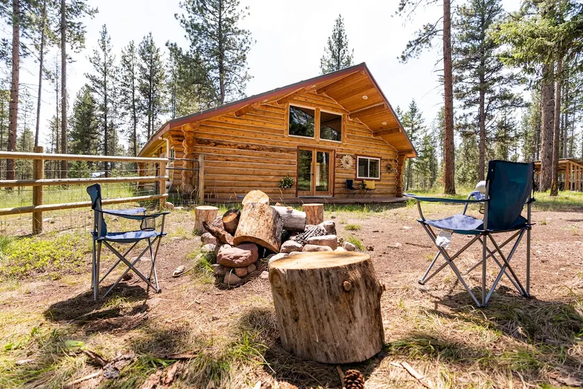 Firepit|Cozy Log Home|Sleeps 10|Dogs Welcome - Image 1