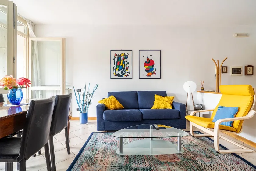 Spacious apartment in a central location - Image 1