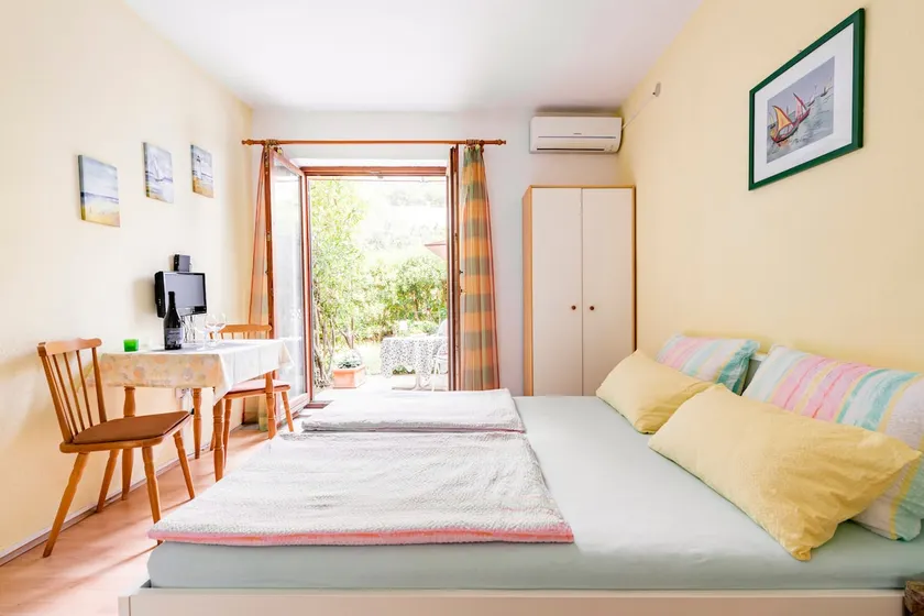 Beautiful room with terrace and mountain view - Image 1