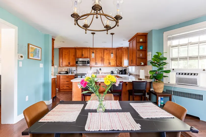 Spacious Entire Home • Free Parking • Near Philly & Universities  - Image 1