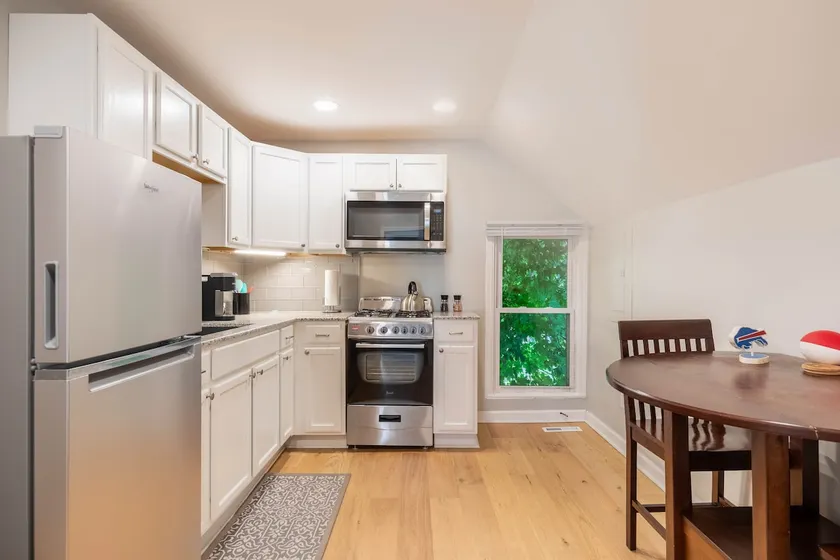 Walkable Allentown Downtown Gem with King Bed - Image 1