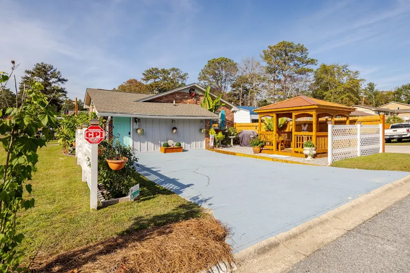Guesthouse near Fort Jackson - Image 1