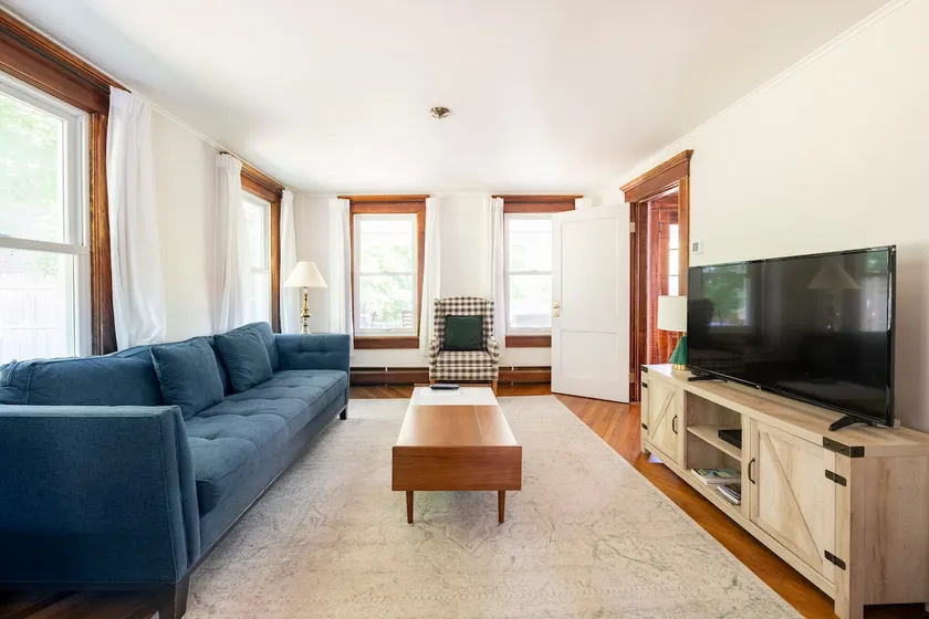 Bluestone House - HITS - Image 1
