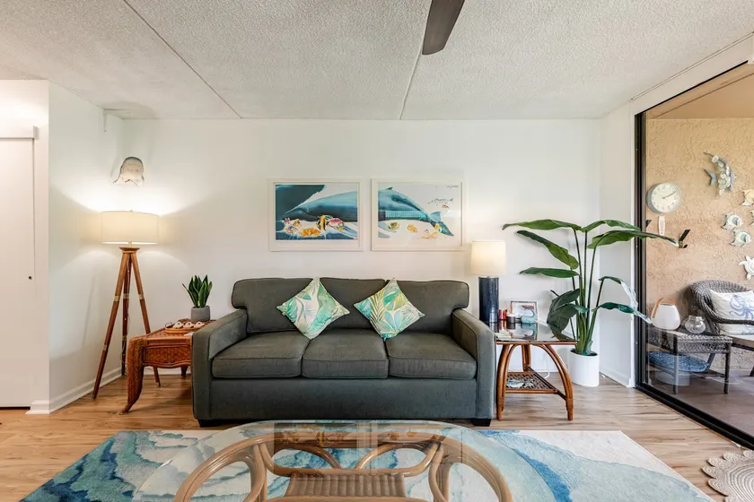 Walk to everything from this condo - Image 1