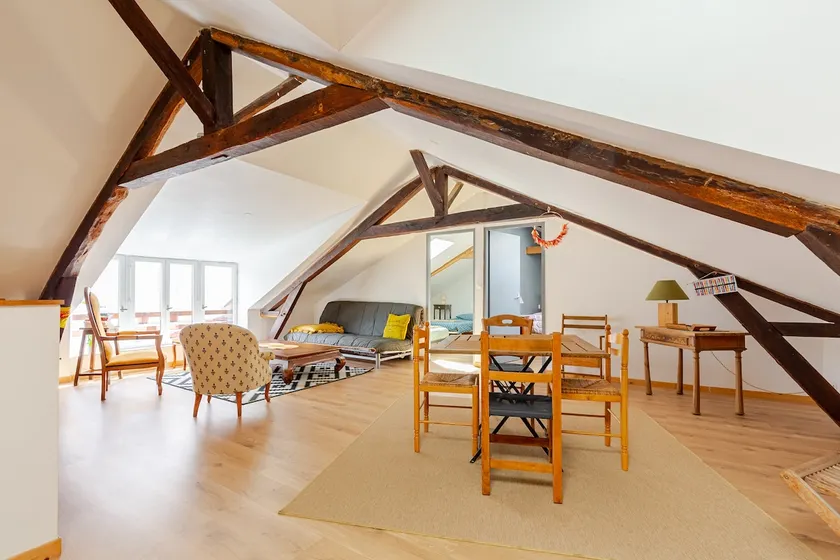 90 m2 apartment, on the 1st floor of a house - Image 1