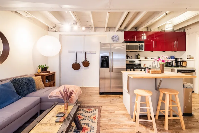 Charming Carriage House! Pet friendly & Walkable! - Image 1