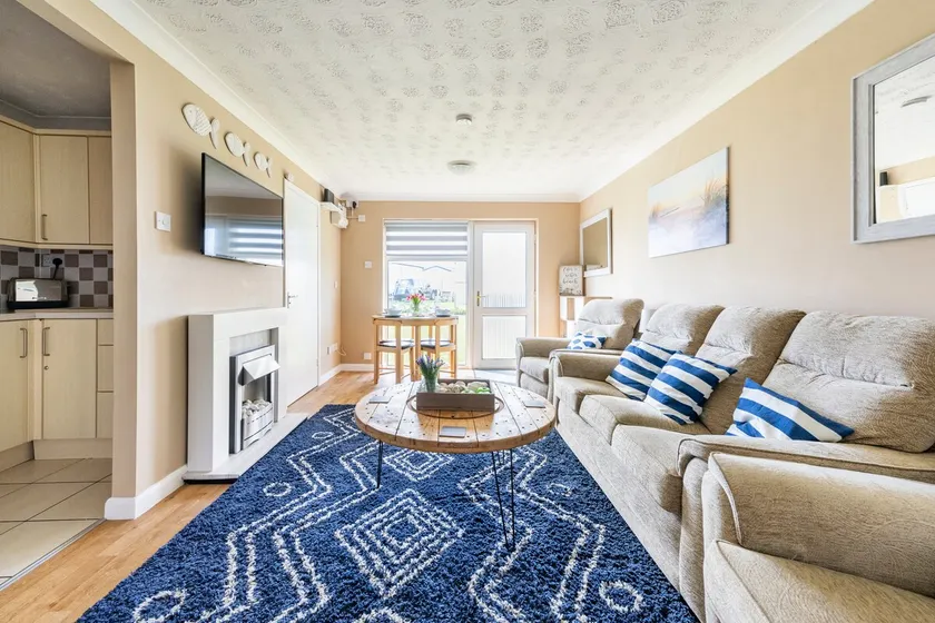 The Phoenix by the Sea- 2 bedroom flat in hunny - Image 1