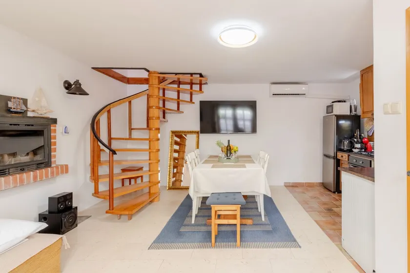 Old stone townhouse + massage pool - Image 1