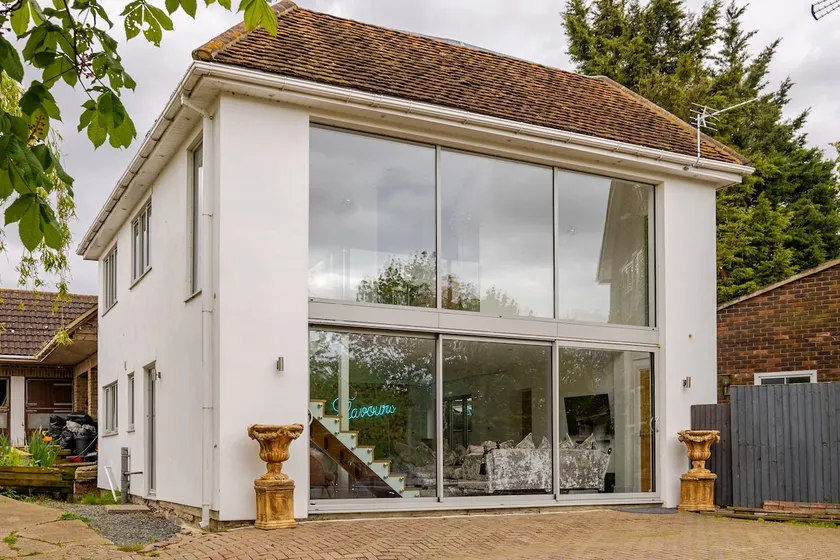 Adorable 4 bedroom annex with hot tub - Image 1