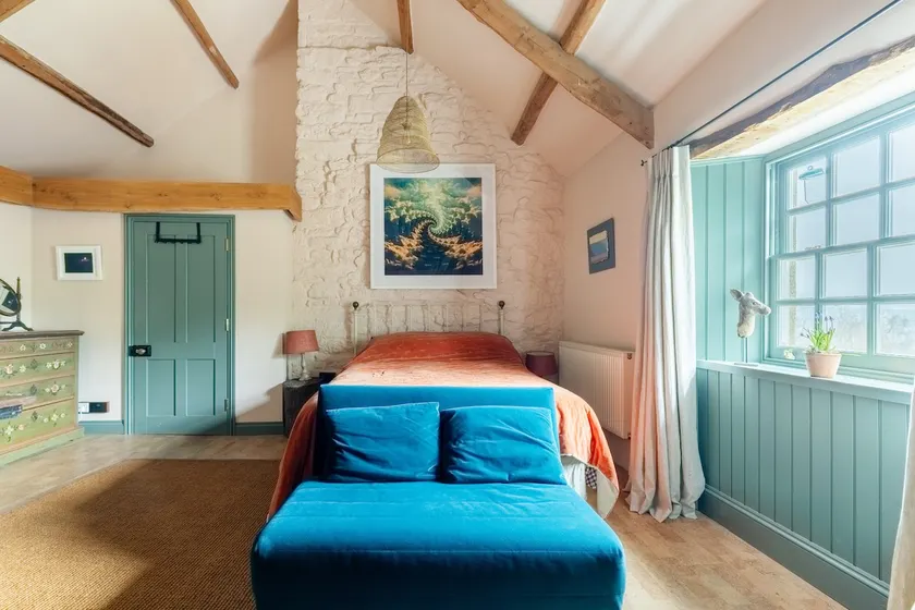 Open plan 16th century hayloft with Dartmoor view - Image 1